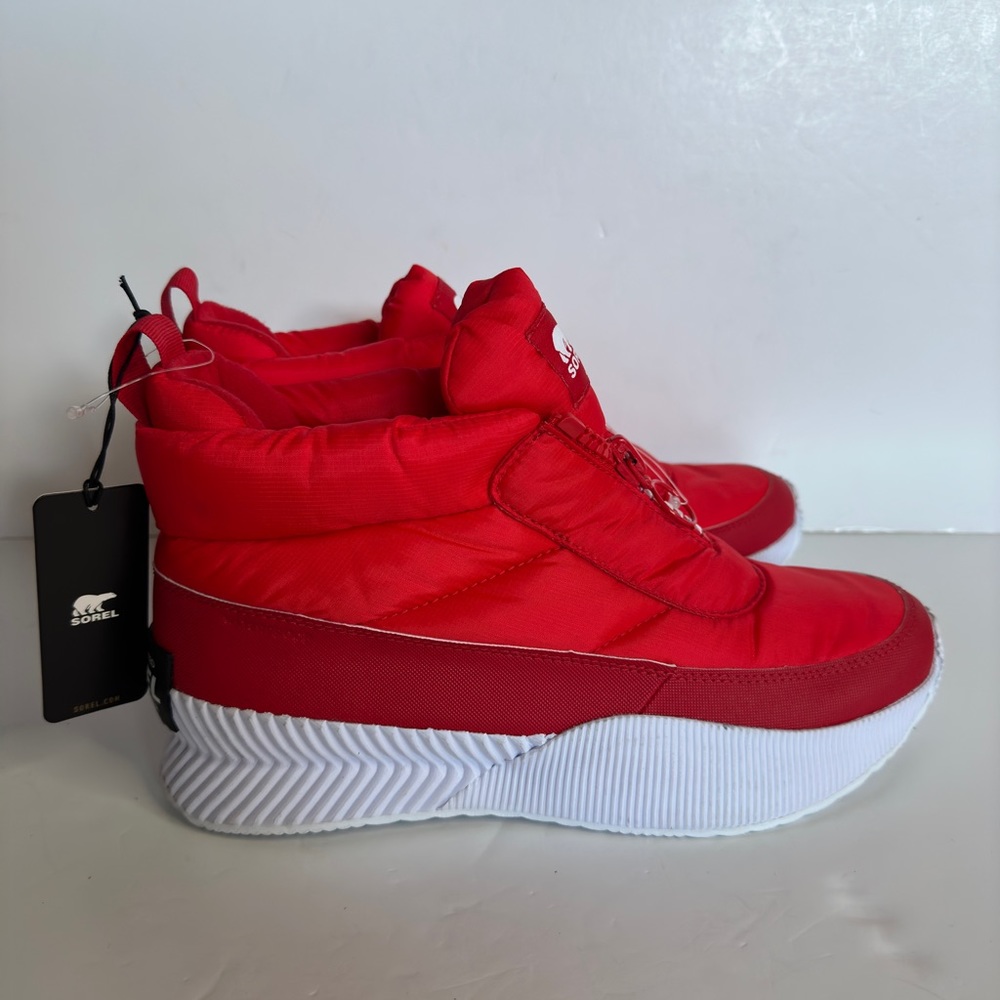 NWT Sorel Out N About III Puffy Zip boots Red Size 11